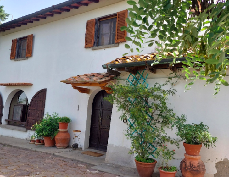 Venkovský dům ponořený v toskánské krajině 1km od Volterry