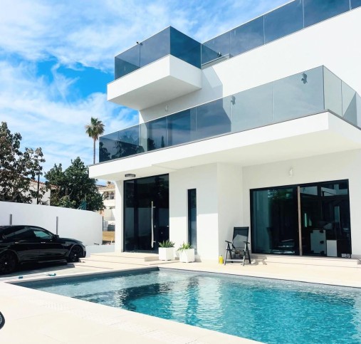 Moderní vila jen 5 minut chůze od moře, Costa del Sol