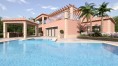 Moderní vila s bazénem nedaleko pláží i golfu na prodej, Portimão, Algarve