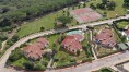 Středomořská vila s bazénem v Baia Sant'Anna