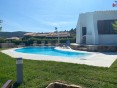 Středomořská vila s bazénem v Baia Sant'Anna