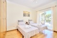 Elegantní řadová vila s bazénem v soukromém kondominiu na prodej, Vilamoura, Algarve