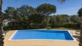 Elegantní řadová vila s bazénem v soukromém kondominiu na prodej, Vilamoura, Algarve