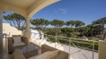 Elegantní řadová vila s bazénem v soukromém kondominiu na prodej, Vilamoura, Algarve