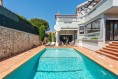 Moderní vila s bazénem 500m od pláže na prodej, Luz, Algarve