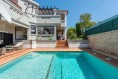 Moderní vila s bazénem 500m od pláže na prodej, Luz, Algarve