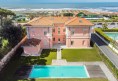Nádherná vila s výhledem na moře na prodej, Forte Dei Marmi