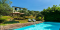 Kouzelný venkovský dům s dependance a 2 bazény v kopci u Pescie