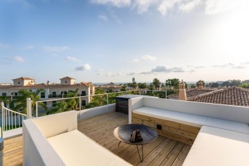 Fantastická moderní vila na prodej s bazénem a krásným výhledem, Santa Bárbara de Nexe, Algarve
