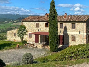 Půvabný statek s vinicemi a olivami na prodej, Montescudaio