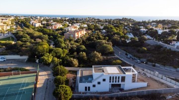 Luxusní nová vila s bazénem a výhledem na moře na prodej, Carvoeiro, Algarve