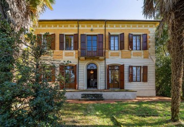 Luxusní historická vila na prodej v Camaiore