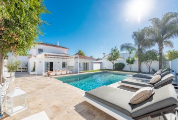 Krásná vila na prodej v Nueva Andalucia, Estepona