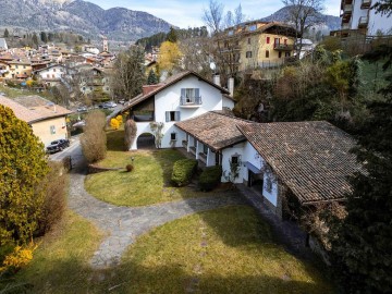 Historická vila s parkem v centru Cavalese na prodej, Dolomity