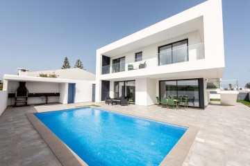 Moderní vila s bazénem na prodej ve Vila do Bispo, Algarve
