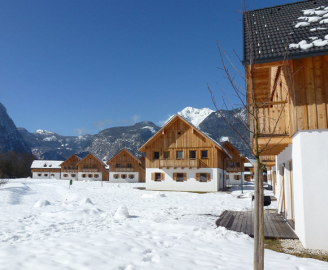 Nové chalety u jezera Hallstatt