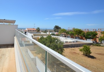 Nové, moderní vily s bazénem a fantastickou střešní terasou na prodej, Fuseta, Algarve