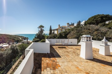 Vila s výhledem na moře, pár metrů od pláže na prodej, Ferragudo, Algarve