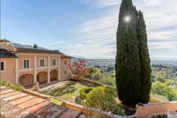 Honosné historické sídlo na prodeji, Pescia