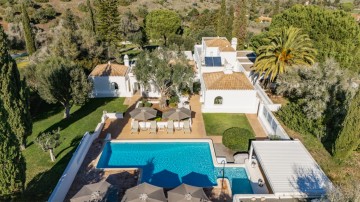 Nádherná luxusní vila s bazénem obklopená zelení na prodej, Lagos, Algarve