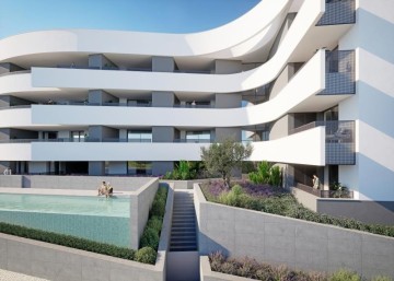 Nové apartmány 300m od pláže, s bazénem a posilovnou na prodej, Porto de Mos, Algarve