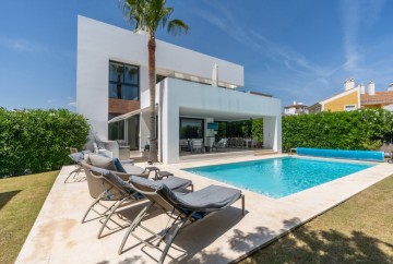 Luxusní moderní vila k prodeji, El Paraiso, Estepona