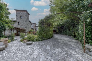 Luxusní sídlo s bazénem a zahradou na prodej, Desenzano del Garda