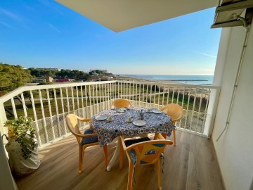 Apartmán s výhledem na moře u soukromé pláže na prodej, Porto Santa Margherita