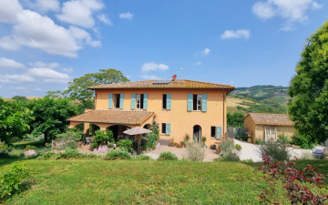 Podmanivý dům v elegantním toskánském stylu v Volterry