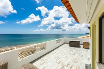 Vila u pláže s exkluzivním výhledem na moře na prodej, Algarve