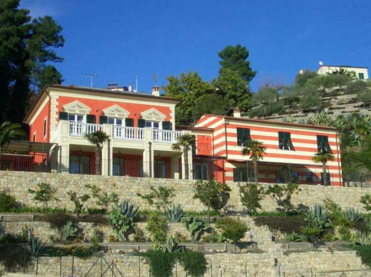 Panoramatická vila s B&B  v Ligurii na prodej