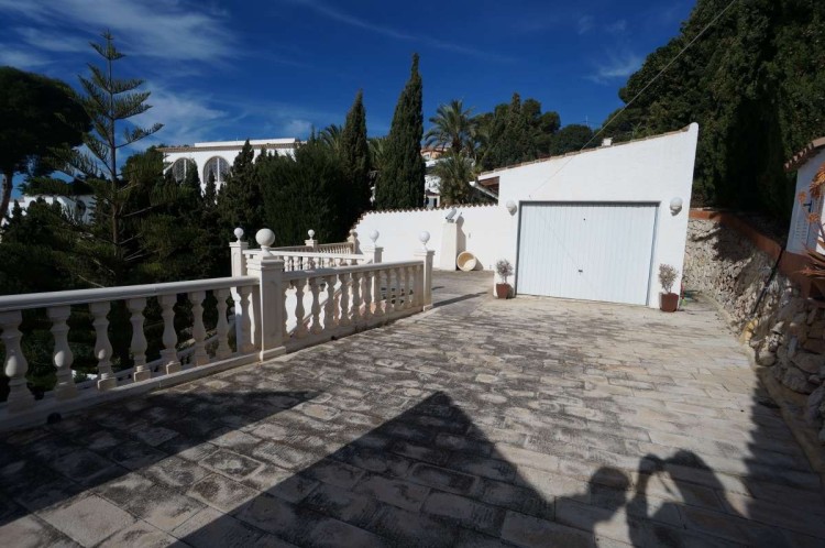 Krásná villa s výhledem na moře na prodej v Benisse