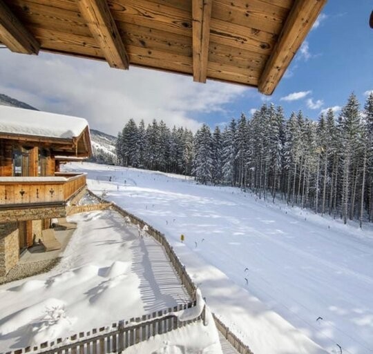Luxusní ski-in ski-out chalet na prodej, Neukirchen
