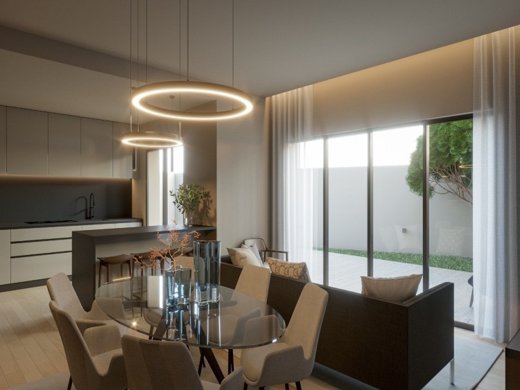 Luxusní, moderní vila s bazénem, zahradou a střešní terasou na prodej, Alvor, Algarve