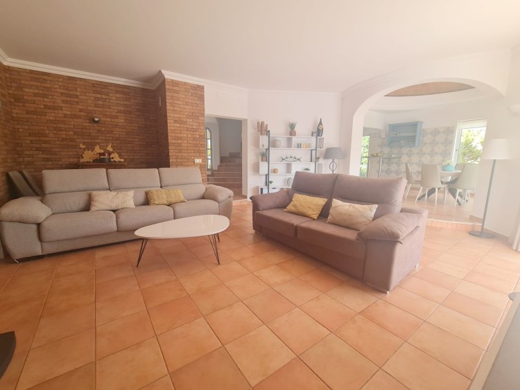 Půvabná vila s bazénem a zahradou blízko pláží, Galé, Algarve