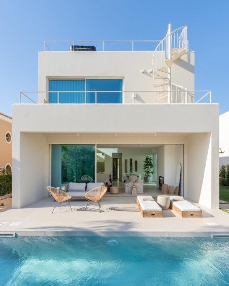 Fantastická moderní vila na prodej s bazénem a krásným výhledem, Santa Bárbara de Nexe, Algarve