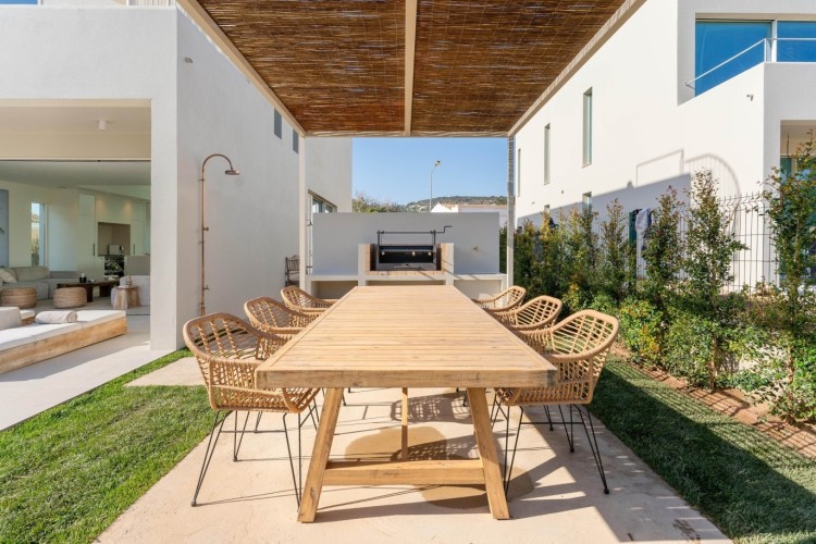 Fantastická moderní vila na prodej s bazénem a krásným výhledem, Santa Bárbara de Nexe, Algarve