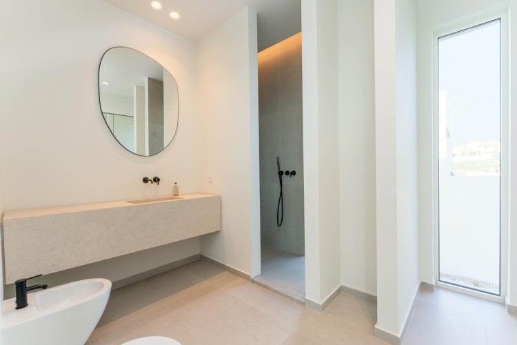 Fantastická moderní vila na prodej s bazénem a krásným výhledem, Santa Bárbara de Nexe, Algarve
