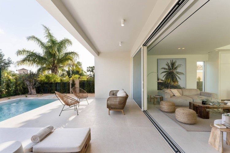 Fantastická moderní vila na prodej s bazénem a krásným výhledem, Santa Bárbara de Nexe, Algarve