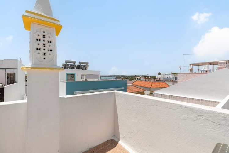 Dům v centru malebné vesničky v pěší vzdálenosti od pláže na prodej, Alvor, Algarve