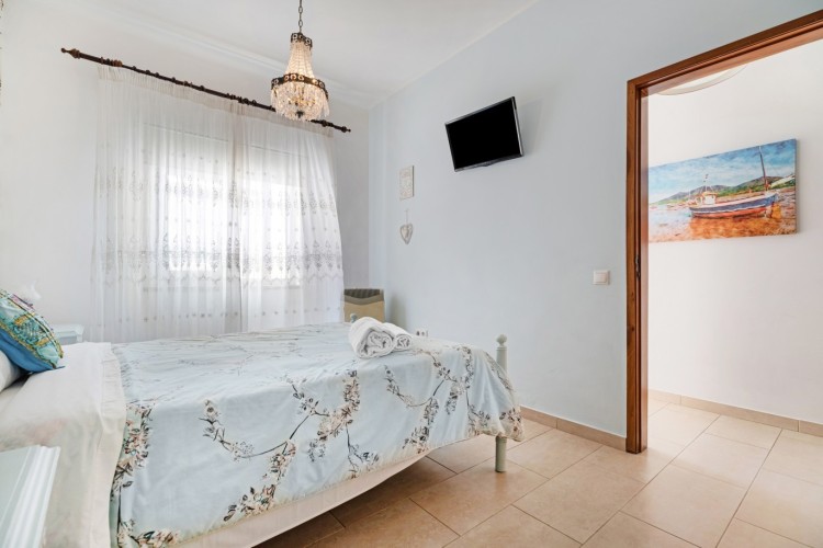 Dům v centru malebné vesničky v pěší vzdálenosti od pláže na prodej, Alvor, Algarve