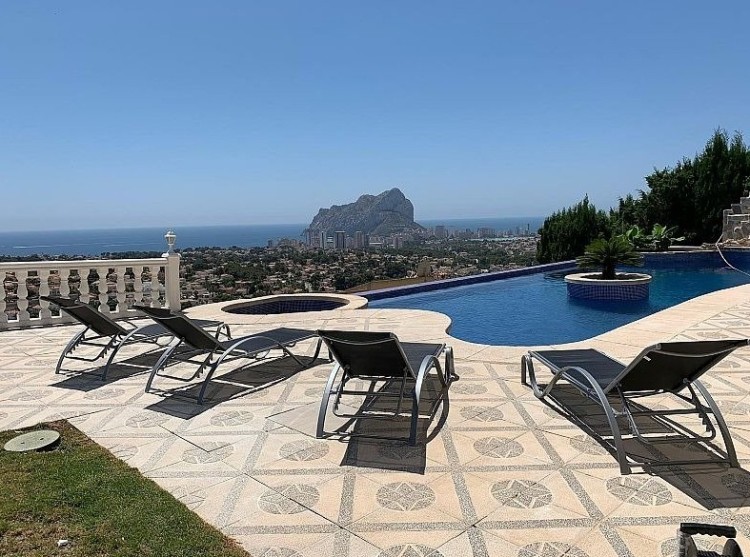 Dokonalá vila s bazénem a výhledem na moře v Calpe