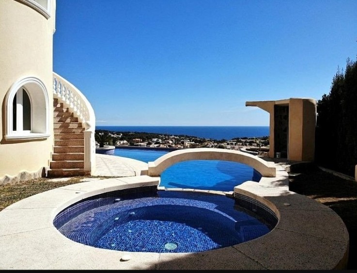 Dokonalá vila s bazénem a výhledem na moře v Calpe