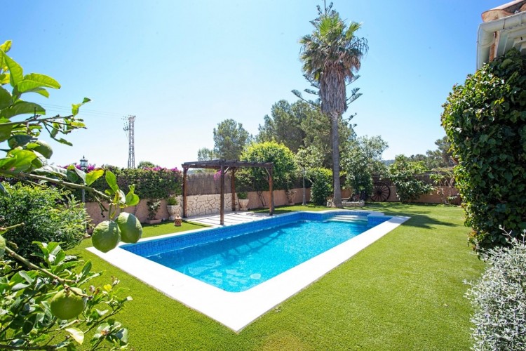 Luxusní rodinná vila s bazénem v El Toro
