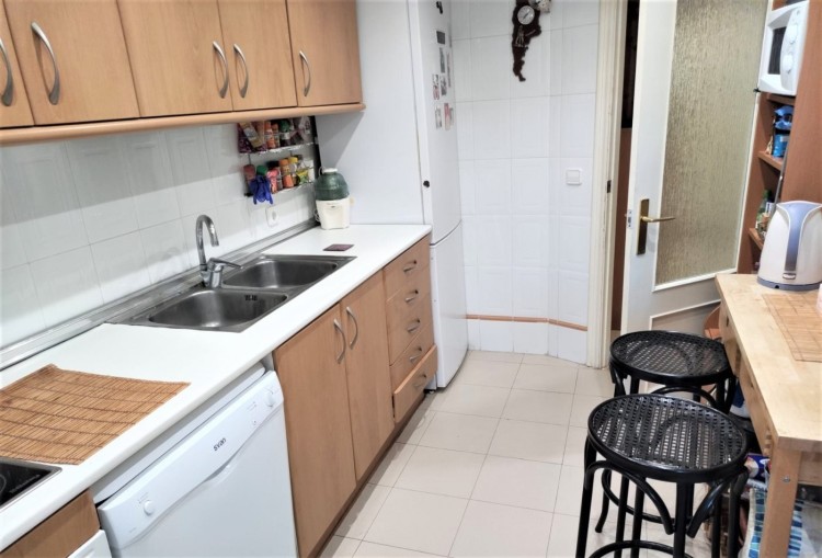 Krásný apartmán s výhledem na moře v luxusní zástavbě Port Adriano