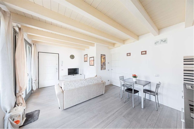 Exkluzivní apartmán na břehu jezera v Castelnuovo del Garda  na prodej