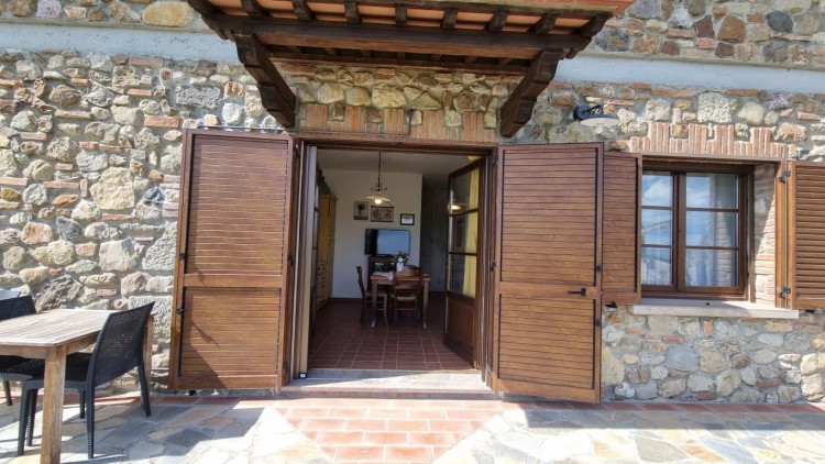 Venkovská usedlost s 5 byty a bazénem na prodej, Montecatini Val di Cecina