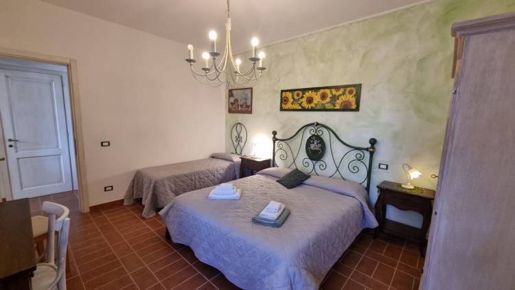 Venkovská usedlost s 5 byty a bazénem na prodej, Montecatini Val di Cecina