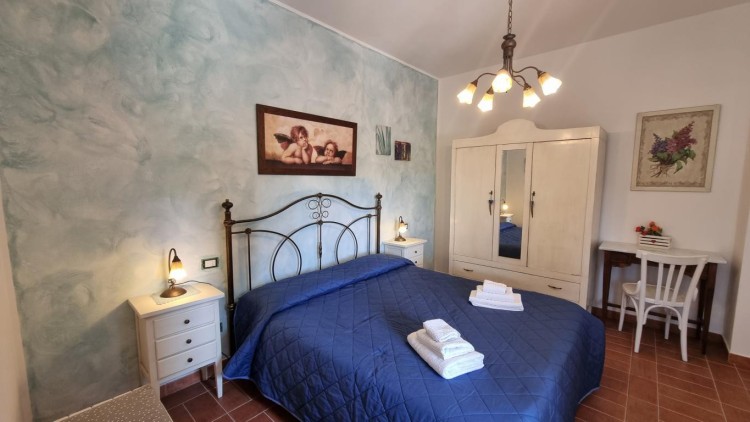 Venkovská usedlost s 5 byty a bazénem na prodej, Montecatini Val di Cecina