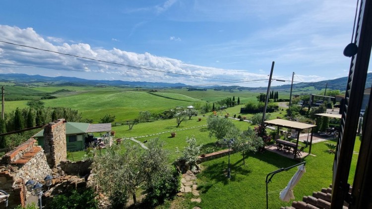 Venkovská usedlost s 5 byty a bazénem na prodej, Montecatini Val di Cecina